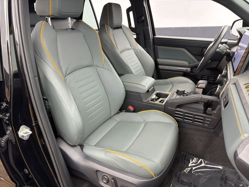 Used 2025 Toyota 4Runner Trailhunter image 31