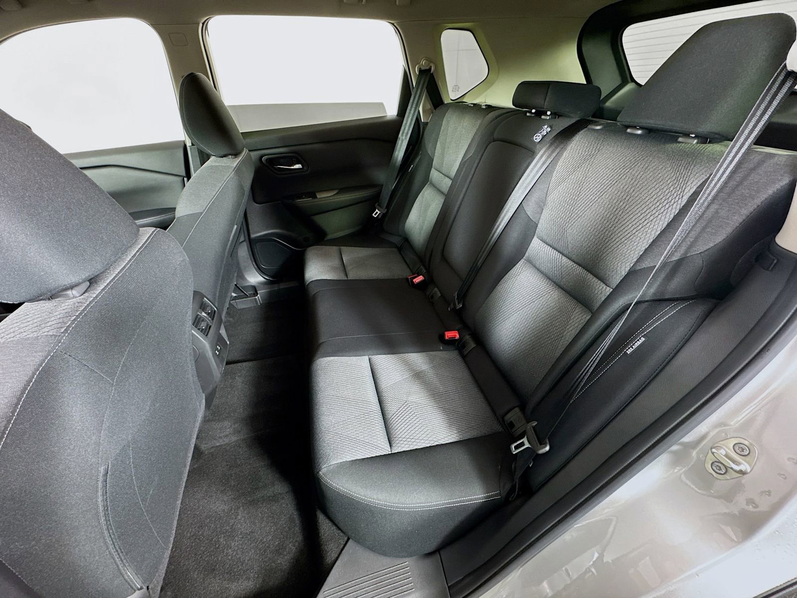 Used 2024 Nissan Rogue SV image 17