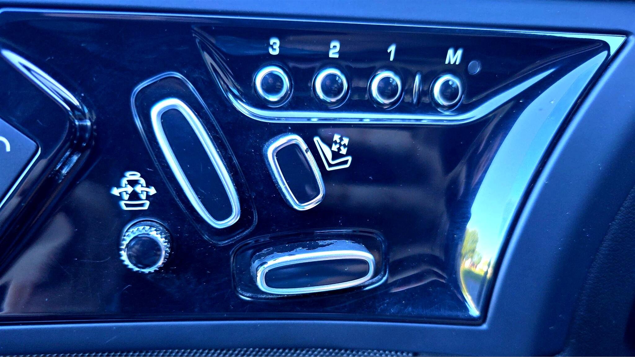 Used 2016 Jaguar F-TYPE R image 20