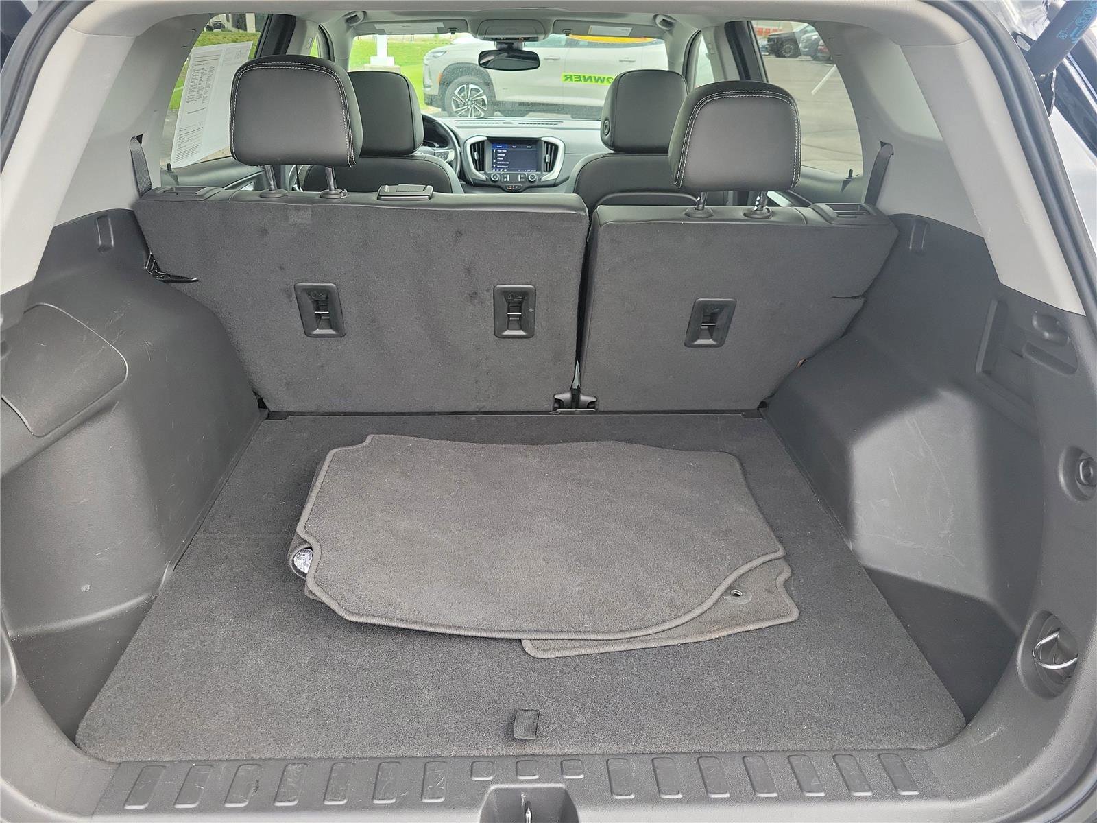 Used 2022 GMC Terrain SLT image 9