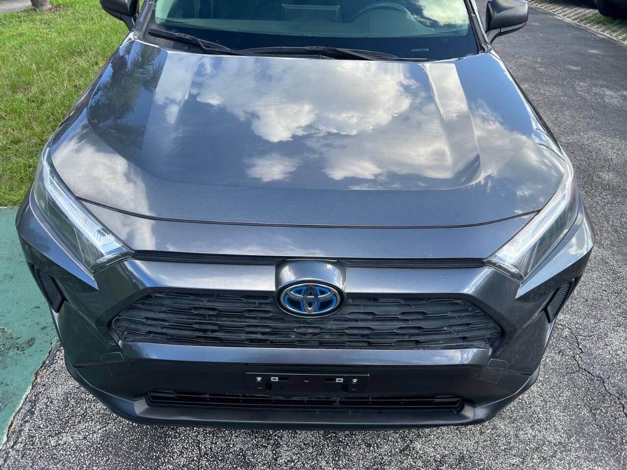 Used 2023 Toyota RAV4 LE AWD/4WD image 16