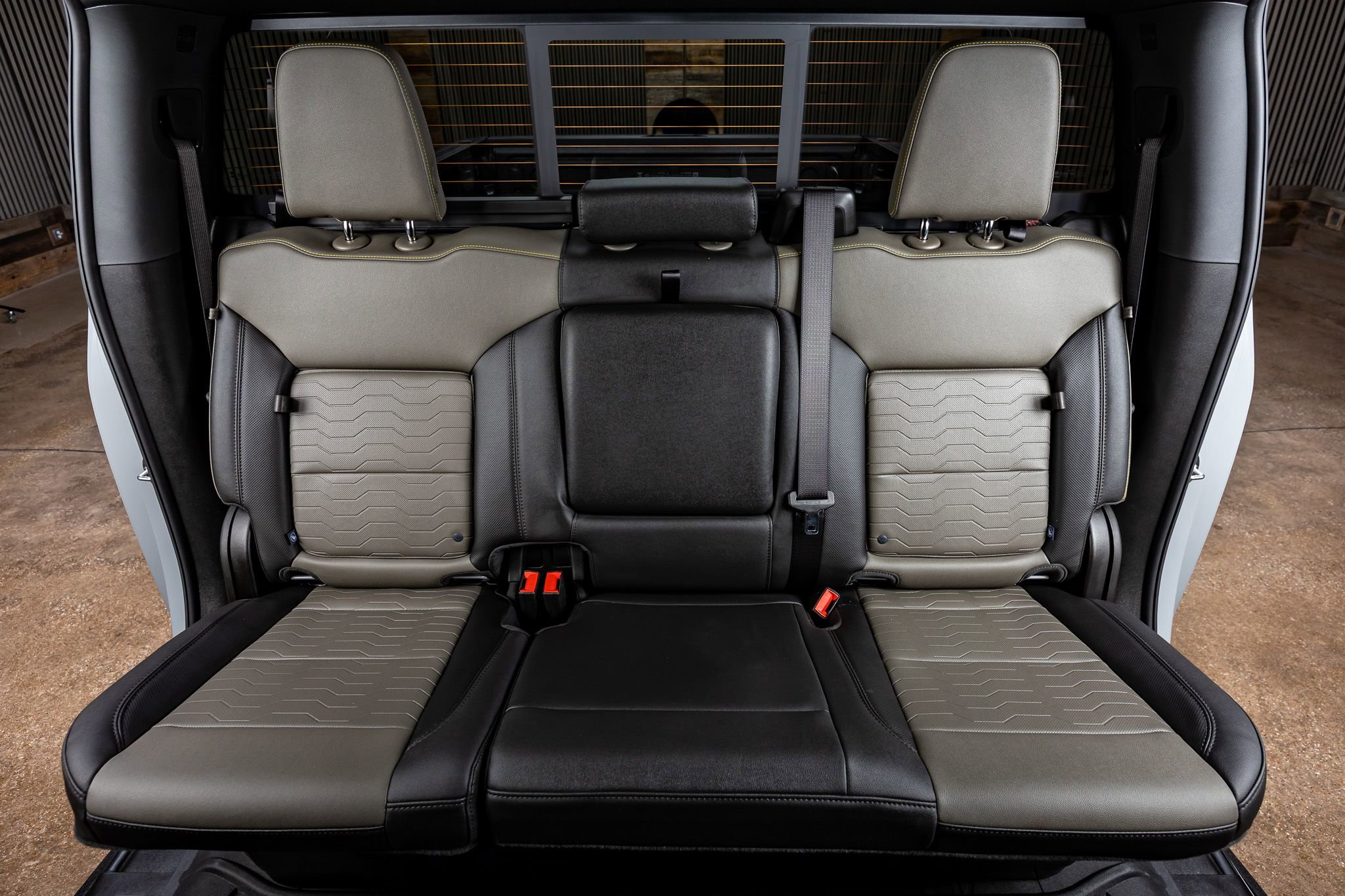 Used 2025 Chevrolet Silverado 2500 ZR2 w/ Technology Package image 35