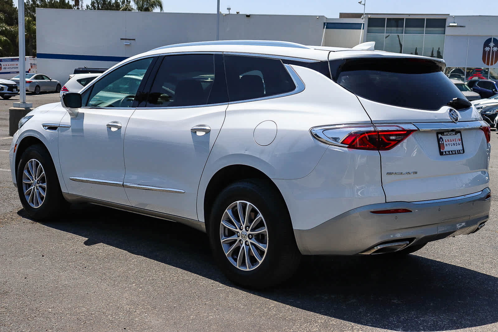 Used 2023 Buick Enclave Essence FWD image 8