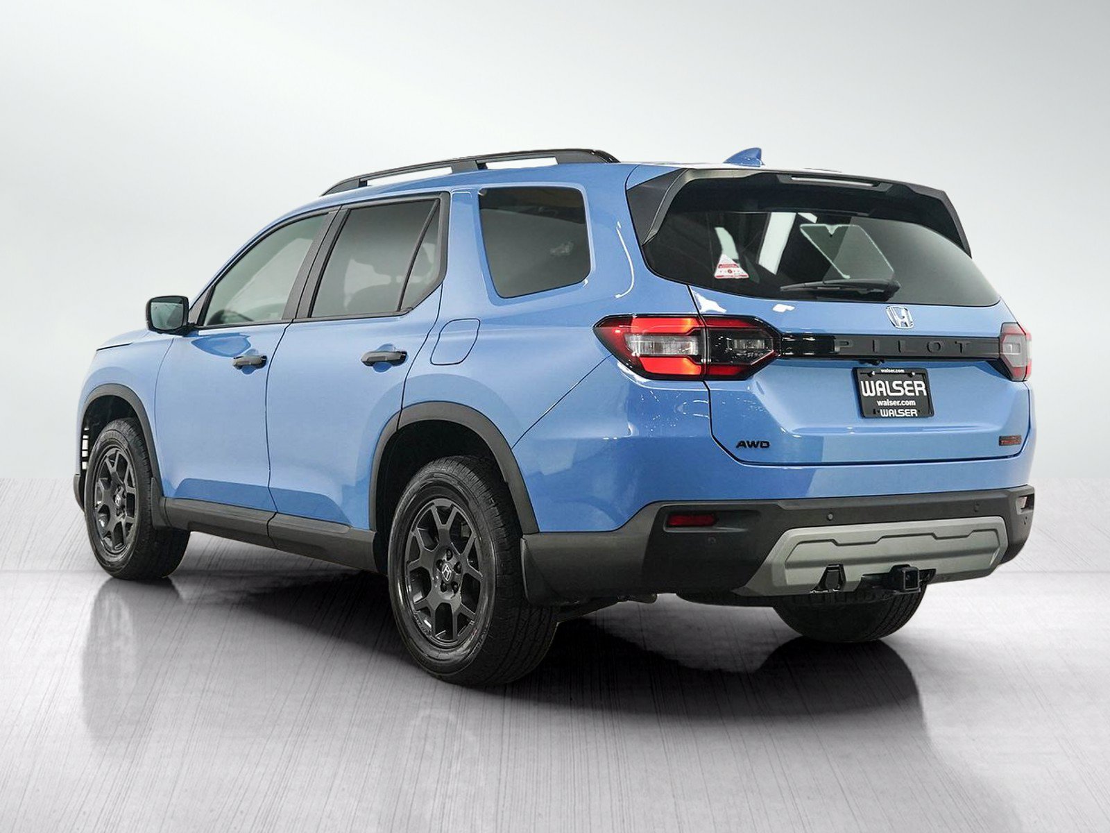 Used 2025 Honda Pilot TrailSport image 3