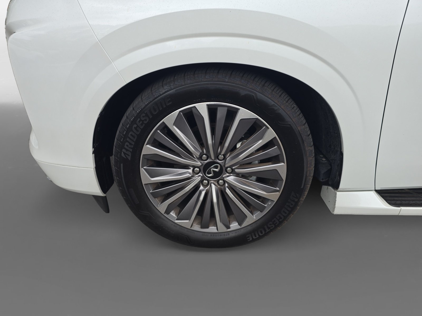 Used 2025 INFINITI QX80 Sensory AWD/4WD image 10