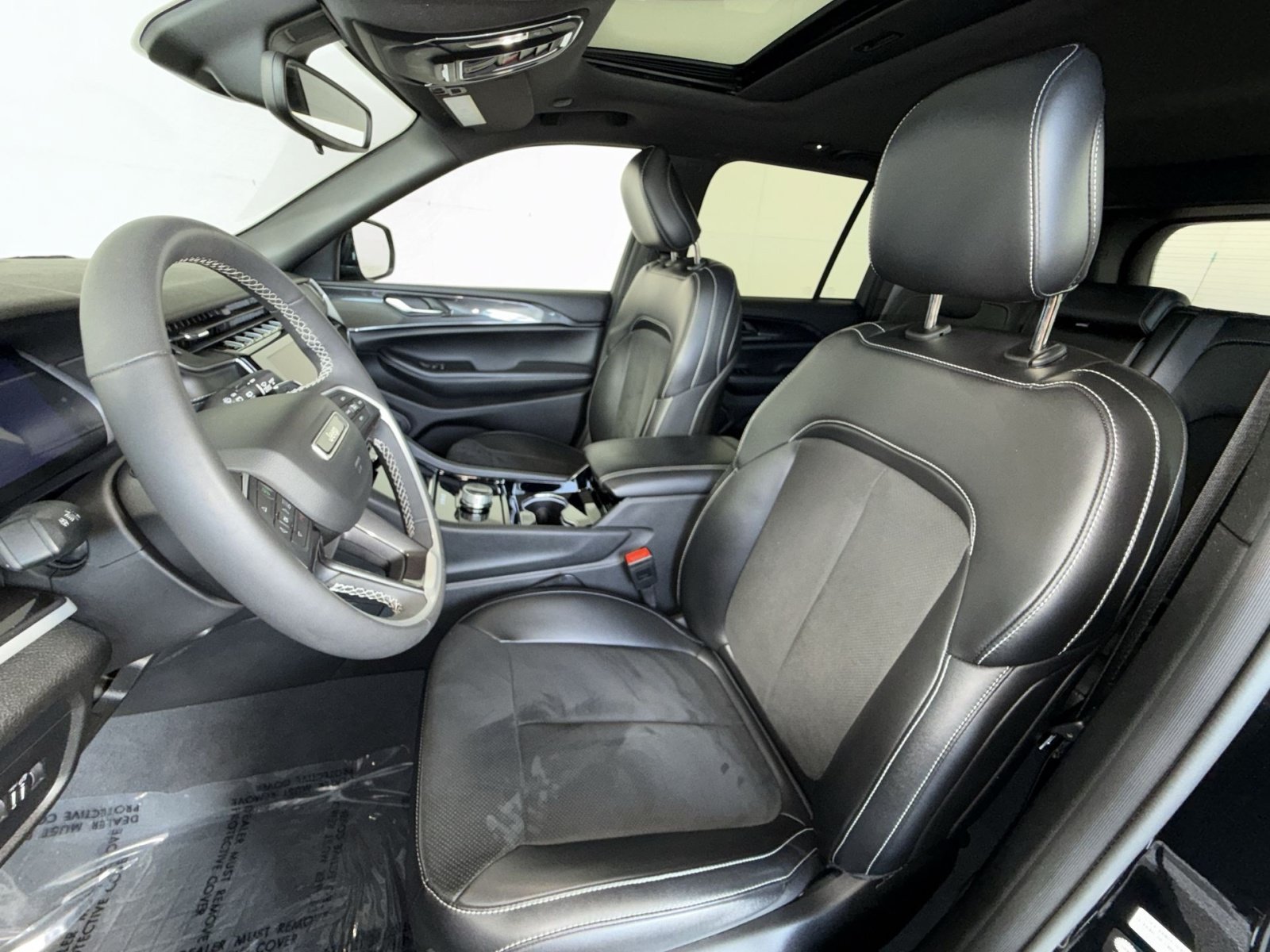 Used 2023 Jeep Grand Cherokee Altitude AWD/4WD image 13