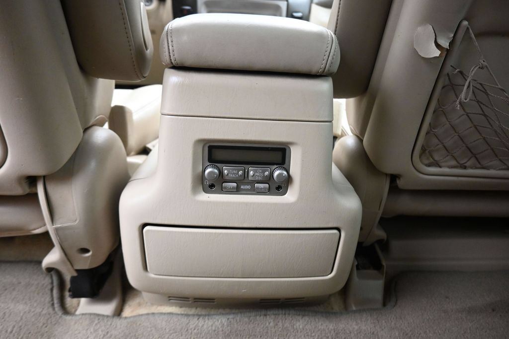 Used 2004 Toyota Land Cruiser AWD/4WD image 32