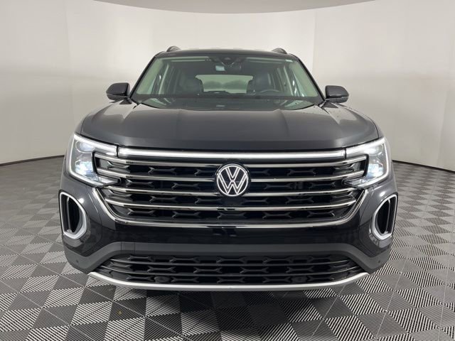 Used 2024 Volkswagen Atlas SE w/ Black Wheel Package image 3