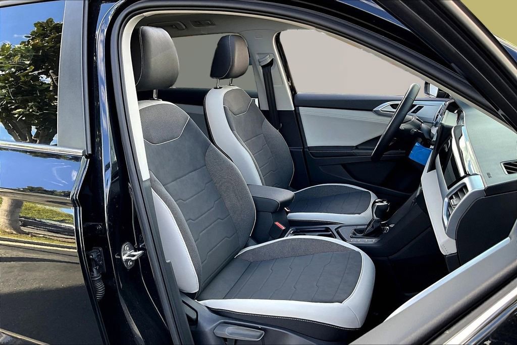 New 2026 Volkswagen Taos SE image 28