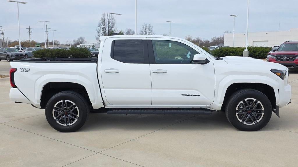 Used 2024 Toyota Tacoma TRD Sport AWD/4WD image 7