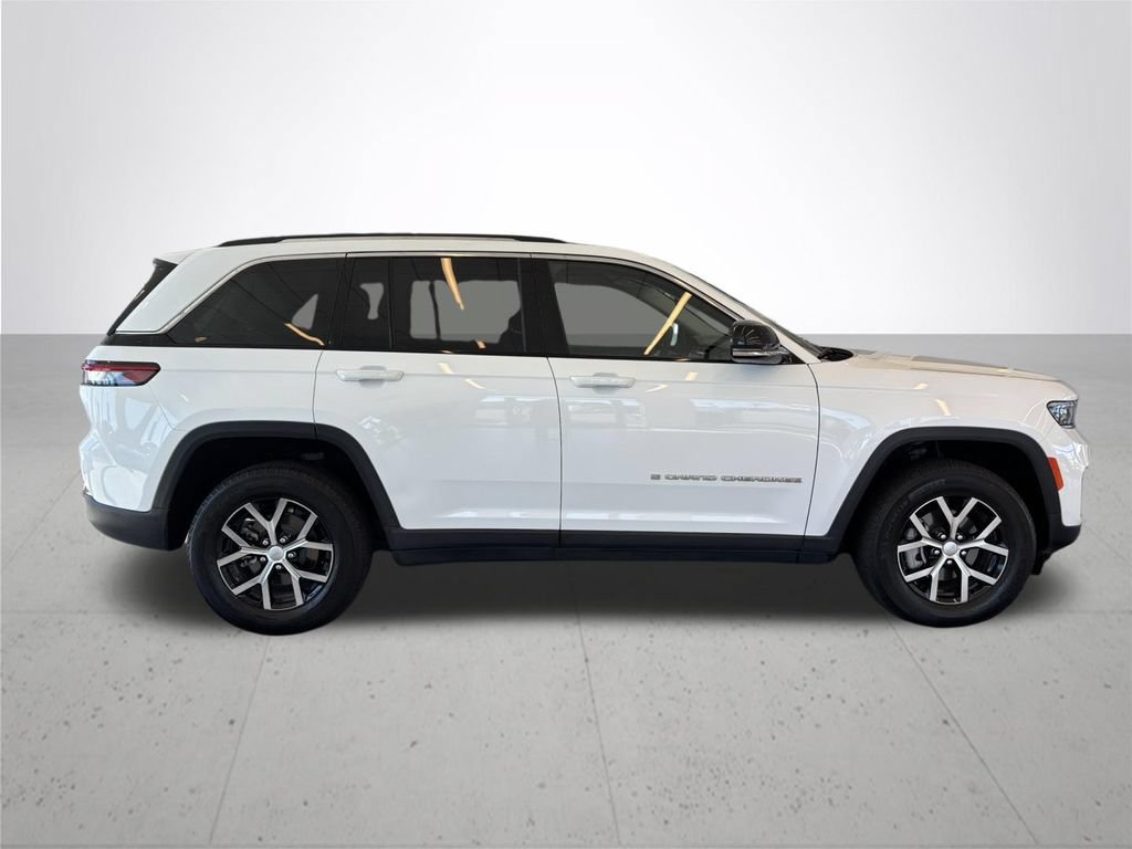 Used 2023 Jeep Grand Cherokee Limited w/ Trailer Tow Prep Group (B) AWD/4WD image 6