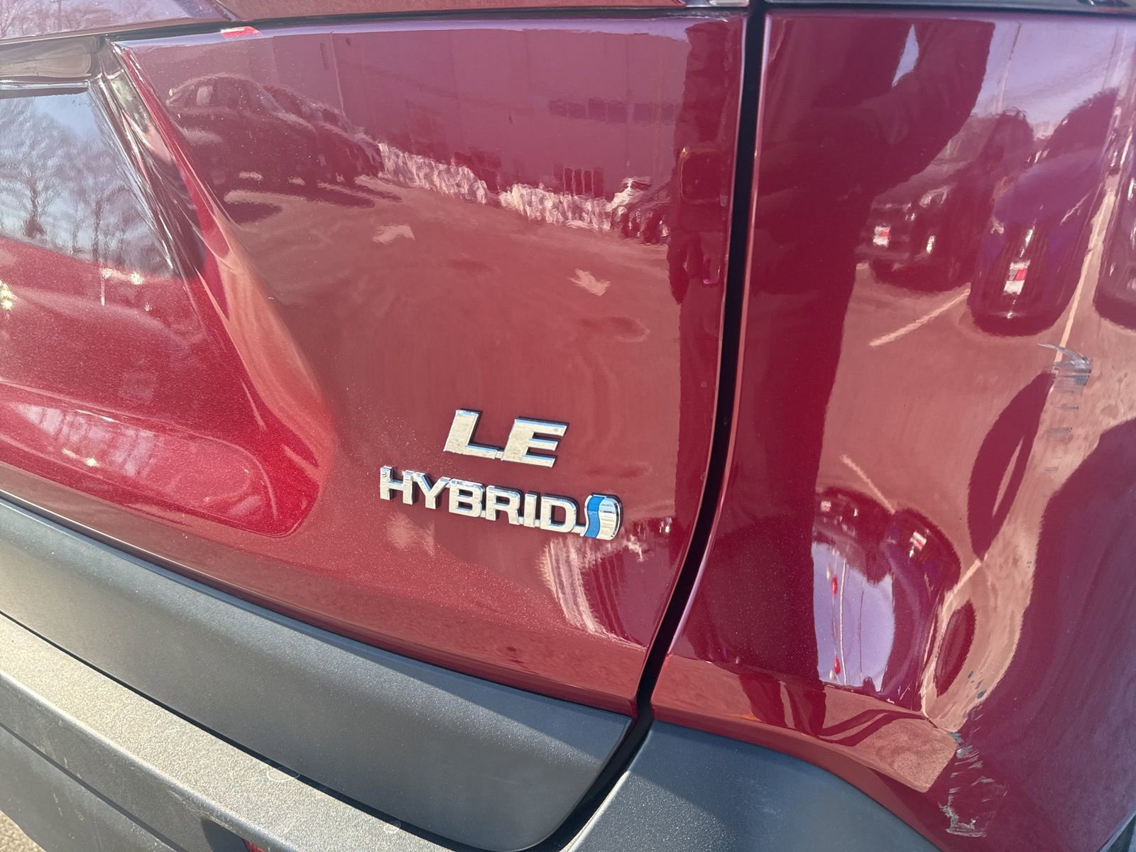 Used 2021 Toyota RAV4 LE image 8