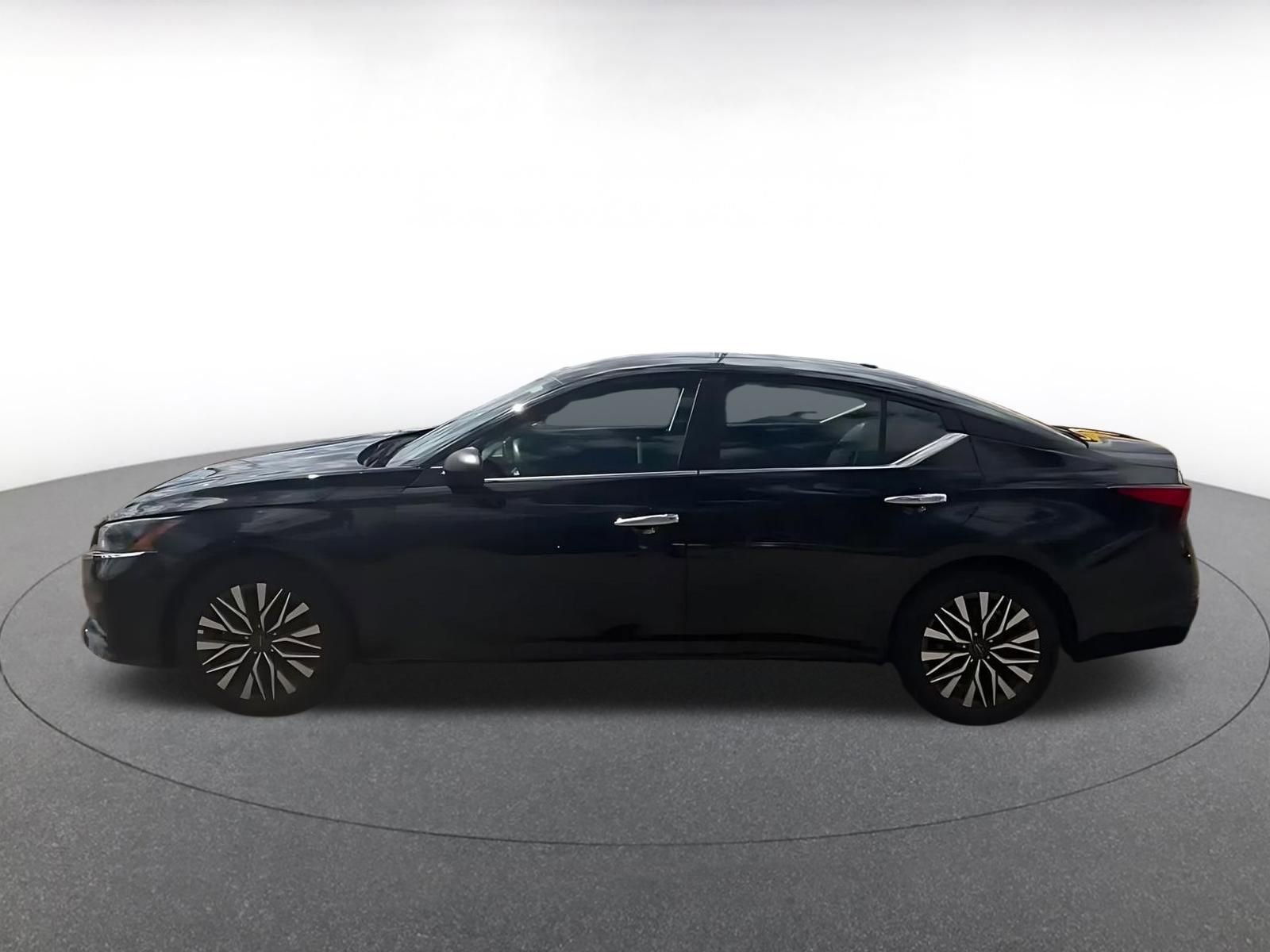 Used 2025 Nissan Altima 2.5 SV image 9