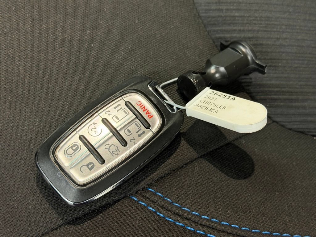Used 2021 Chrysler Pacifica Touring w/ Cold Weather Group FWD image 25