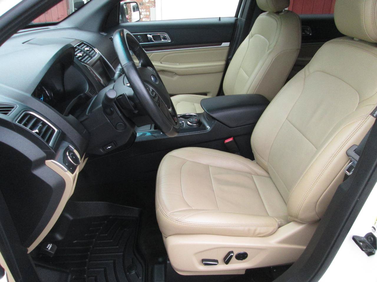Used 2016 Ford Explorer Limited w/ Equipment Group 301A AWD/4WD image 3