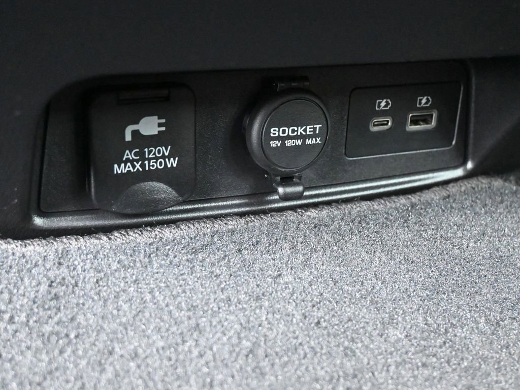 Used 2024 Nissan Armada Platinum w/ Captain's Chairs Package image 21