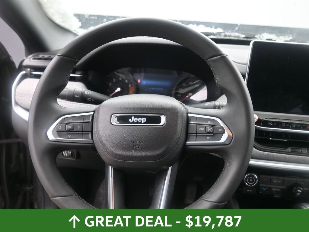Used 2024 Jeep Compass Latitude image 29