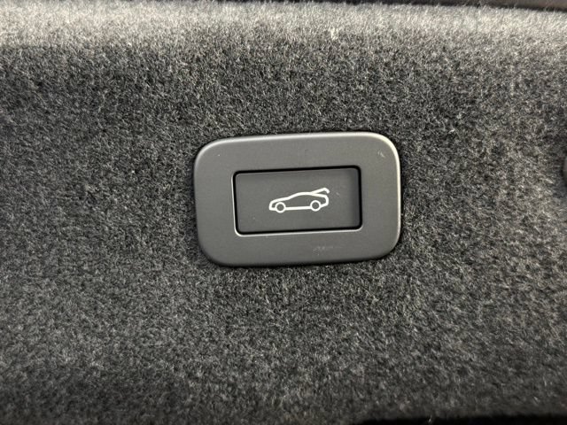 New 2024 Jaguar XF R-Dynamic SE AWD/4WD image 17
