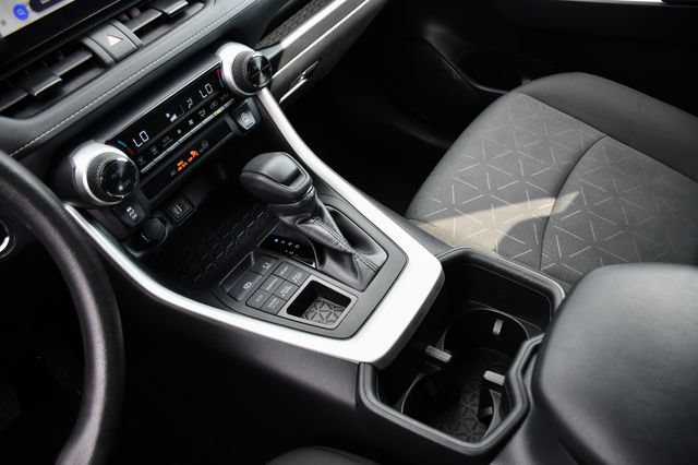 Used 2025 Toyota RAV4 XLE AWD/4WD image 33