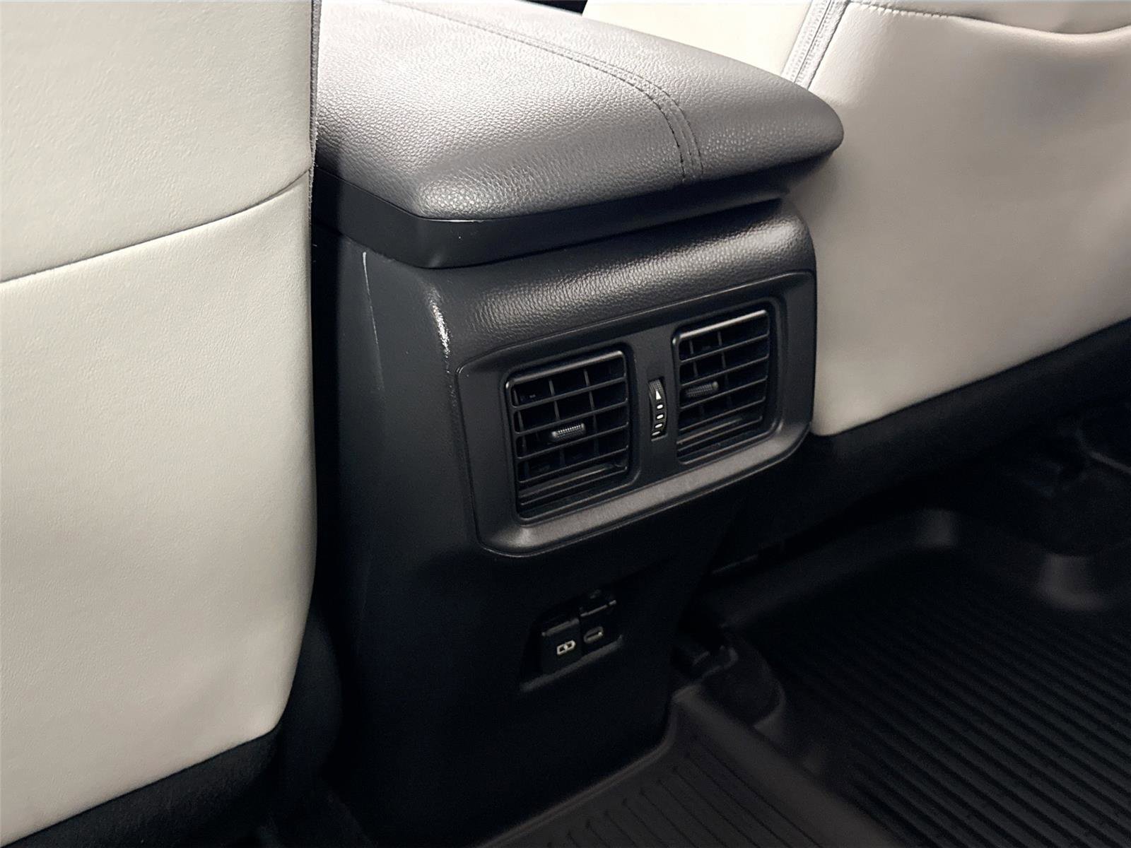 Used 2022 Toyota RAV4 Limited image 35