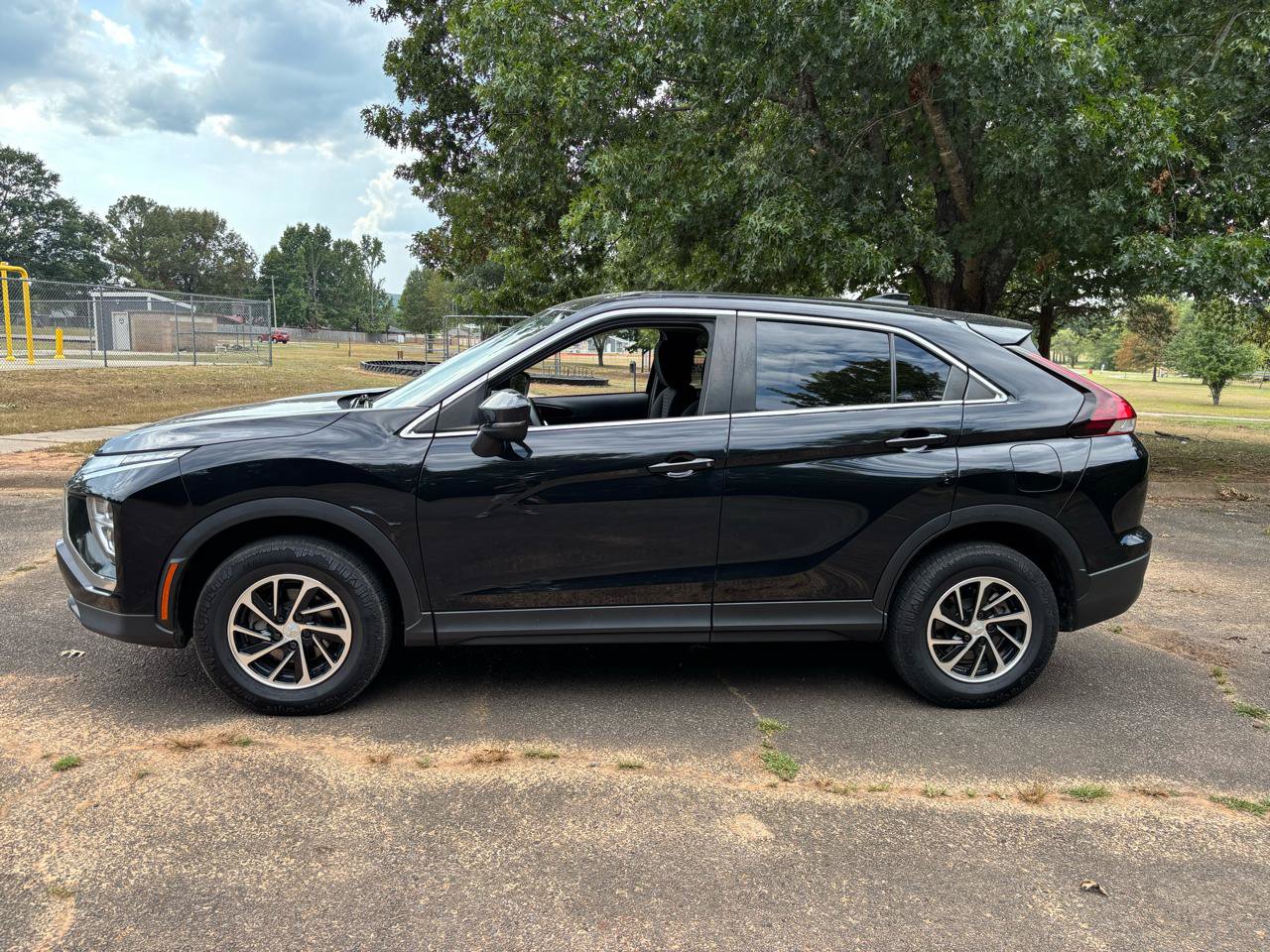 Used 2023 Mitsubishi Eclipse Cross ES AWD/4WD image 2