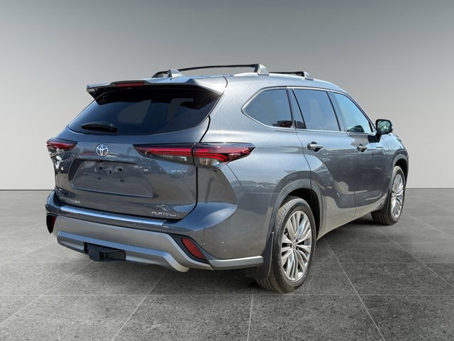 Used 2025 Toyota Highlander Platinum image 5