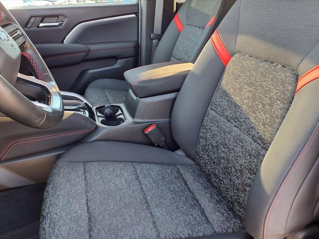 Used 2024 Chevrolet Colorado Z71 w/ Z71 Convenience Package 2 image 3