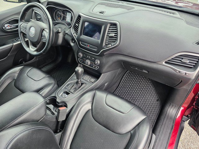 Used 2019 Jeep Cherokee Latitude Plus w/ Comfort/Convenience Group AWD/4WD image 11