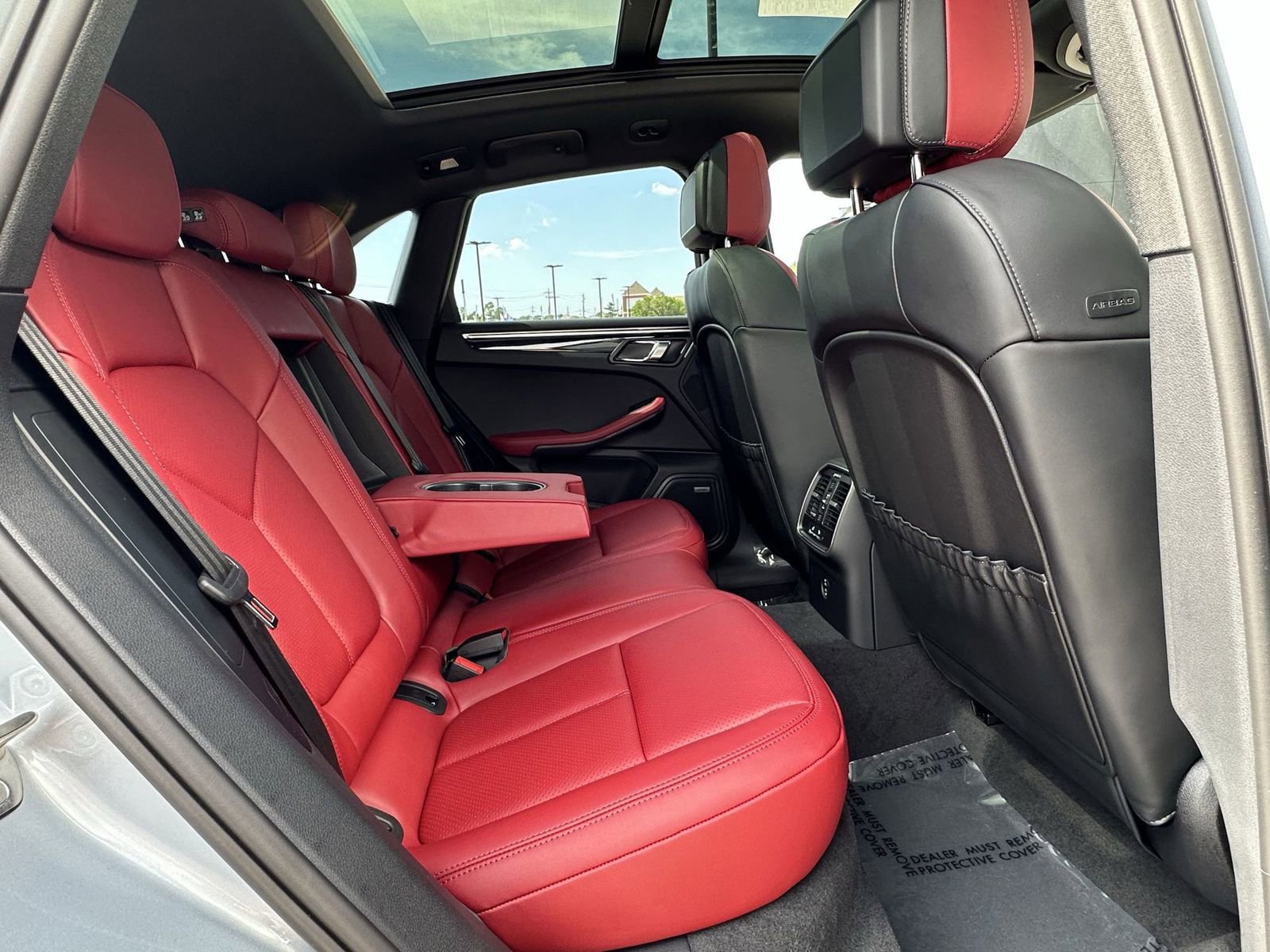 Certified 2025 Porsche Macan AWD/4WD image 17