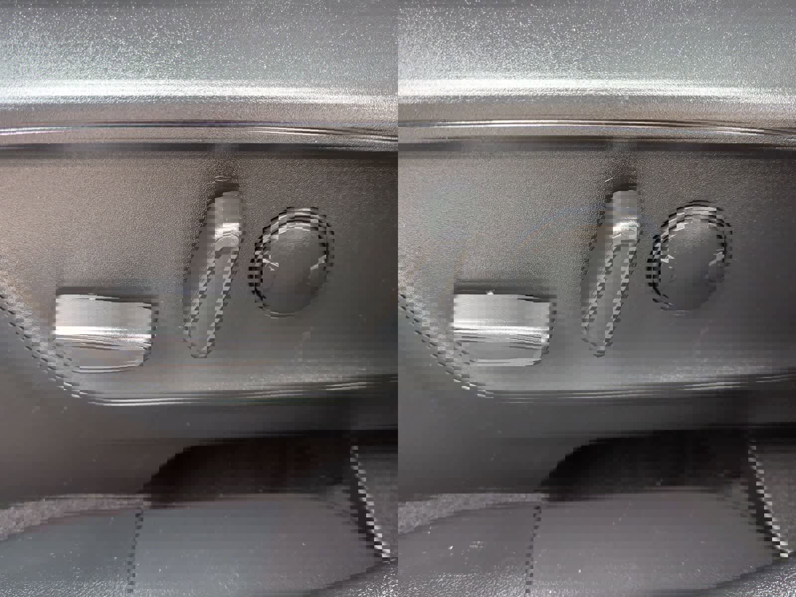 Used 2022 Ford Escape SEL w/ SEL Stealth AWD Package image 17