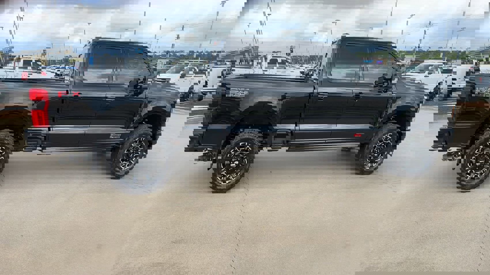 Used 2025 Ford F350 Platinum image 9