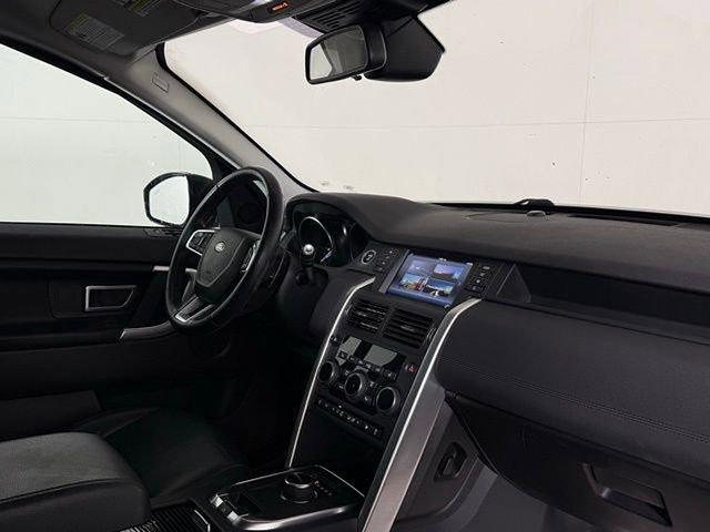 Used 2018 Land Rover Discovery Sport SE image 19