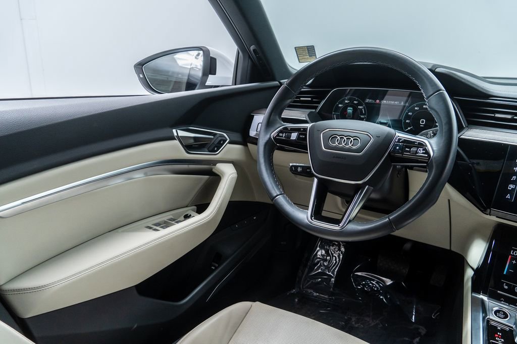 Used 2024 Audi Q8 e-tron Premium Plus image 31