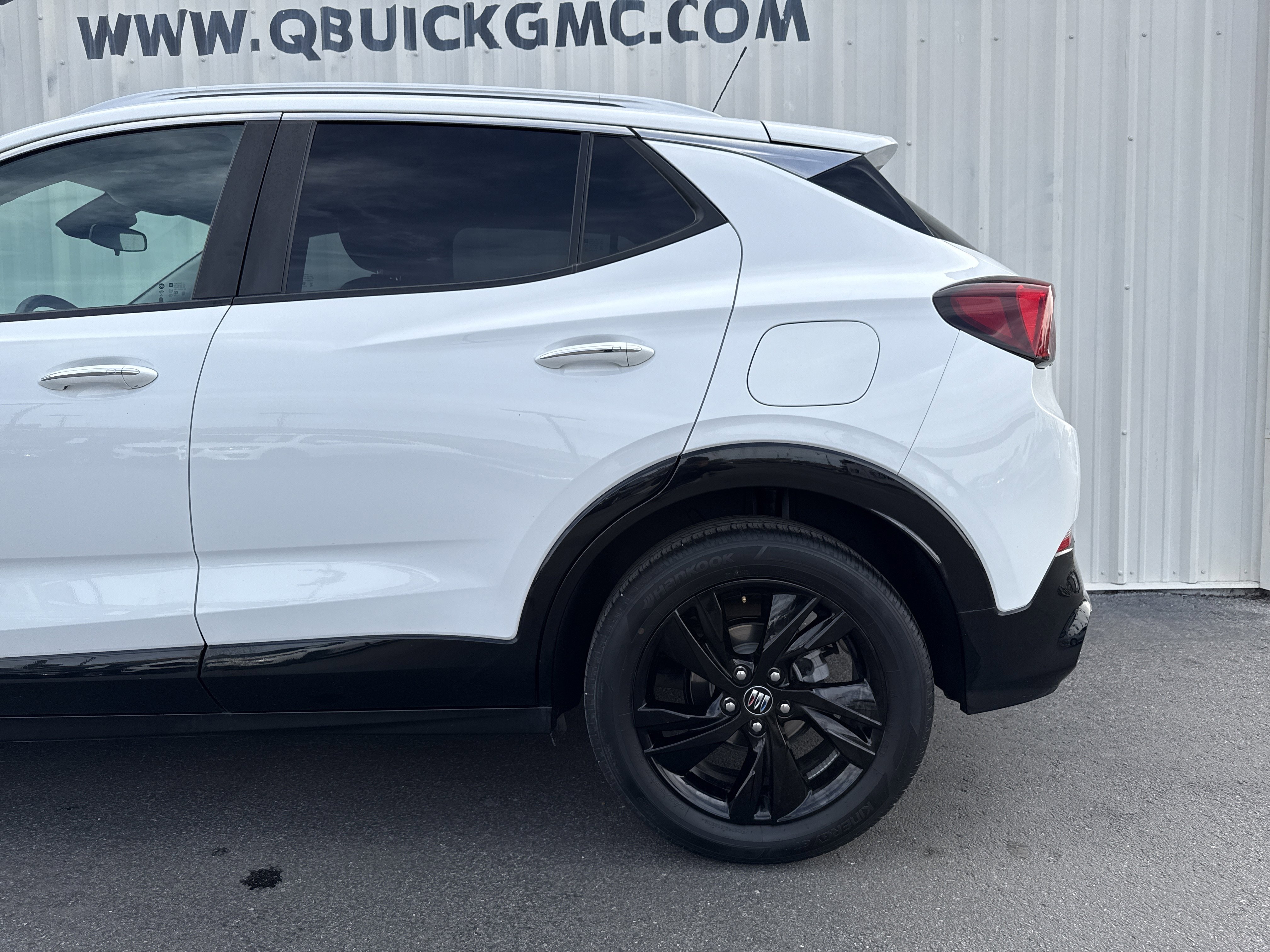 Used 2024 Buick Encore GX Sport Touring image 2