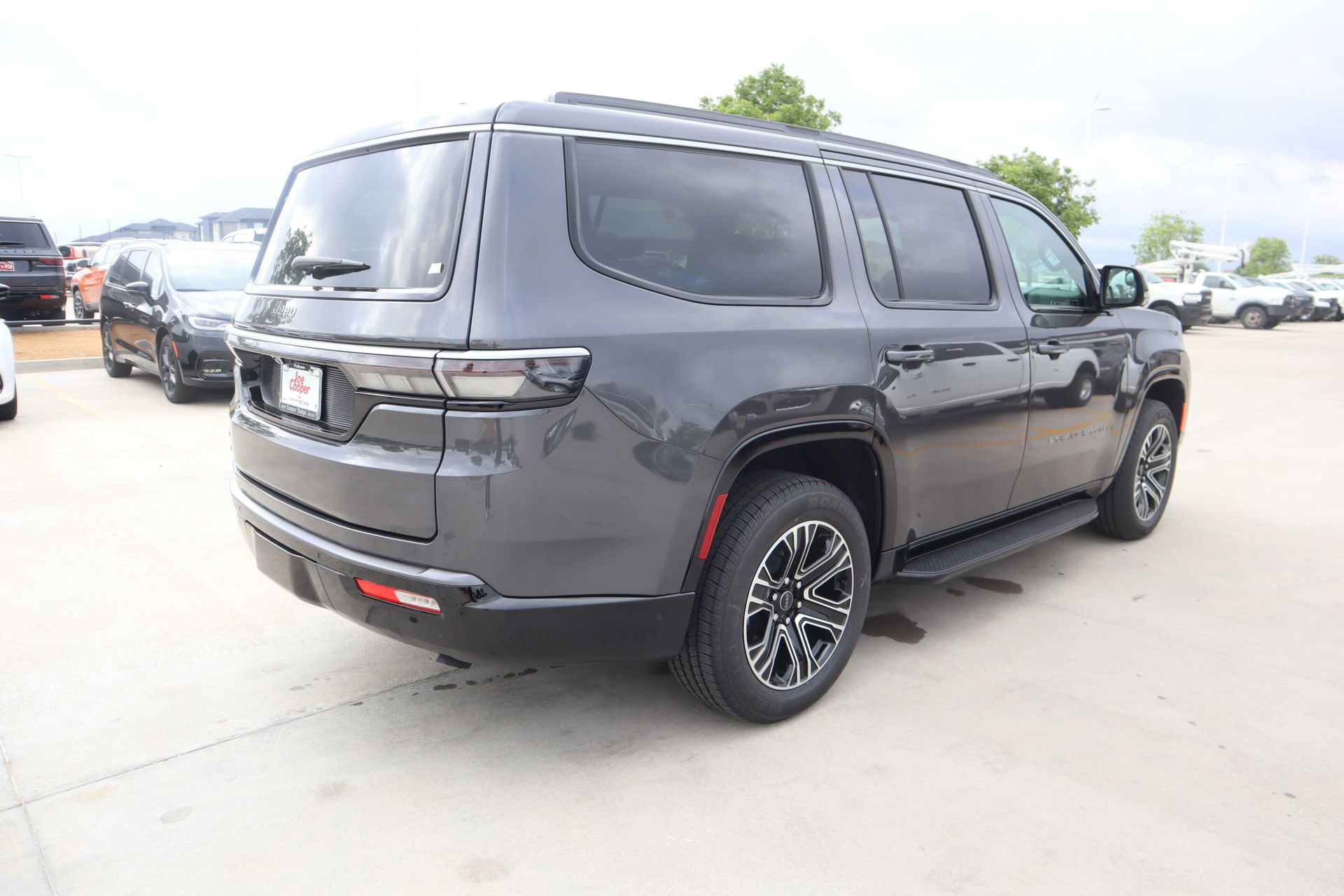 New 2026 Jeep Grand Wagoneer 4WD image 23