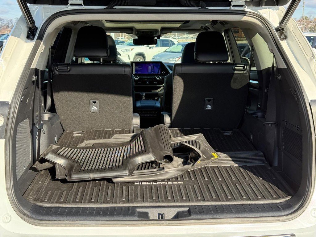 Used 2023 Toyota Highlander Platinum image 8