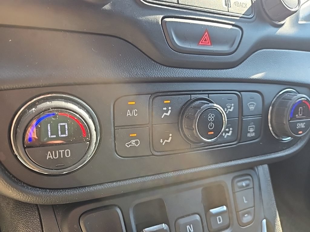 Used 2020 GMC Terrain SLE w/ Driver Convenience Package AWD/4WD image 26