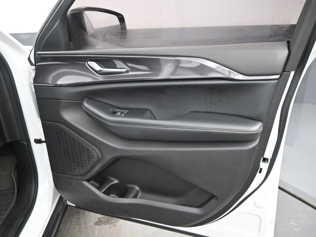 Used 2023 Jeep Grand Cherokee L Altitude image 22