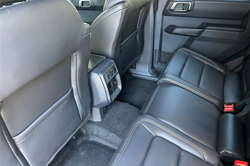 New 2025 Ford Bronco Outer Banks w/ Sasquatch Package image 9