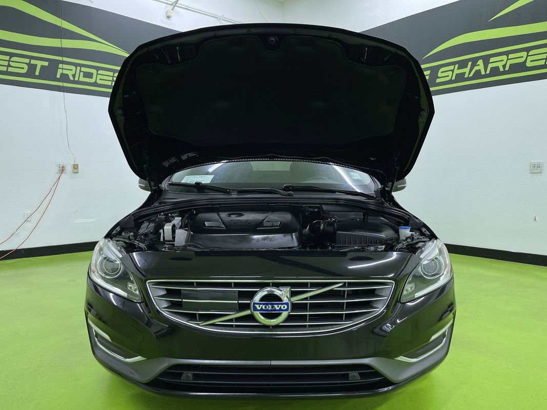 Used 2018 Volvo S60 T5 Inscription Platinum image 4