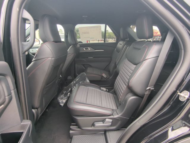 New 2026 Ford Explorer ST-Line w/ ST-Line Street Pack RWD image 15