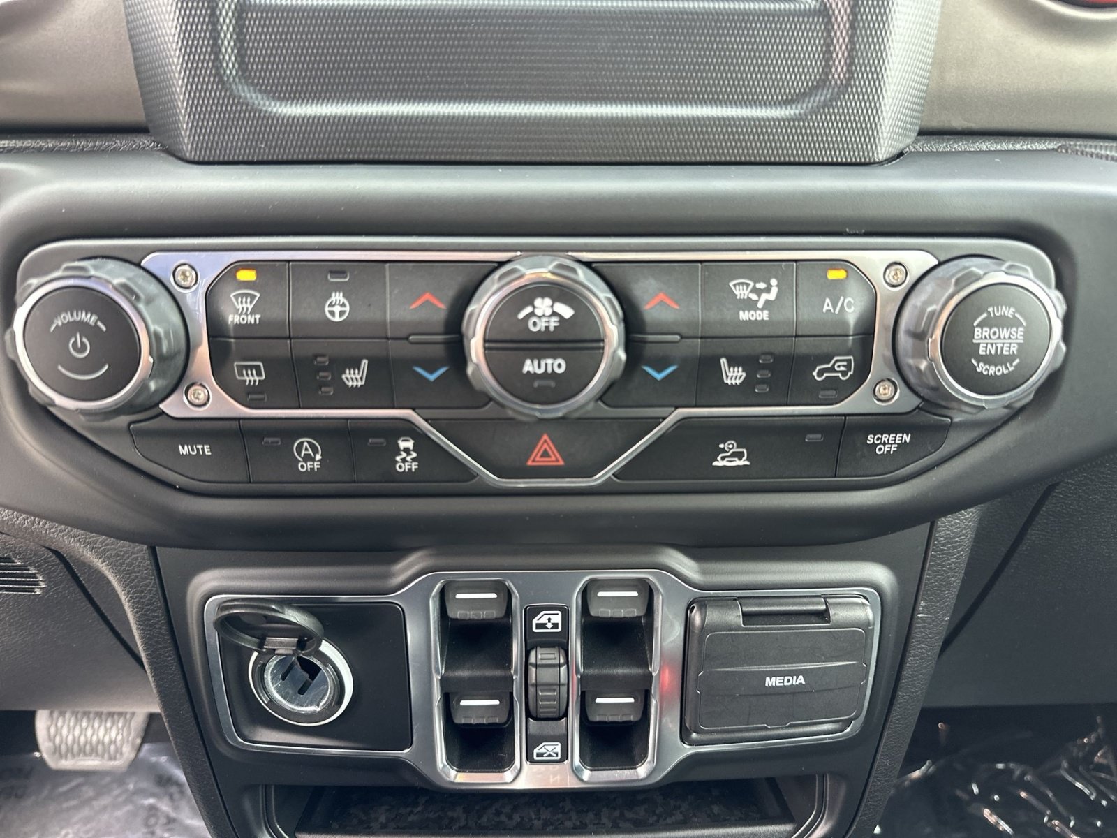 Used 2021 Jeep Gladiator Sport AWD/4WD image 28