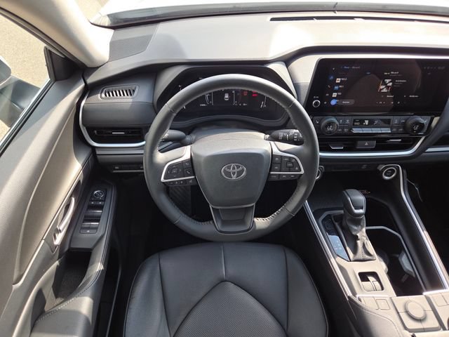 Used 2024 Toyota Grand Highlander AWD image 4
