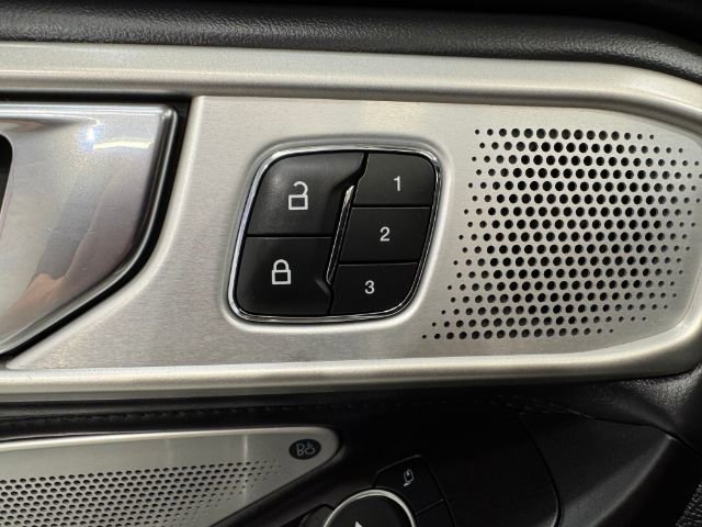 Used 2020 Ford Explorer Platinum w/ Premium Technology Package image 30