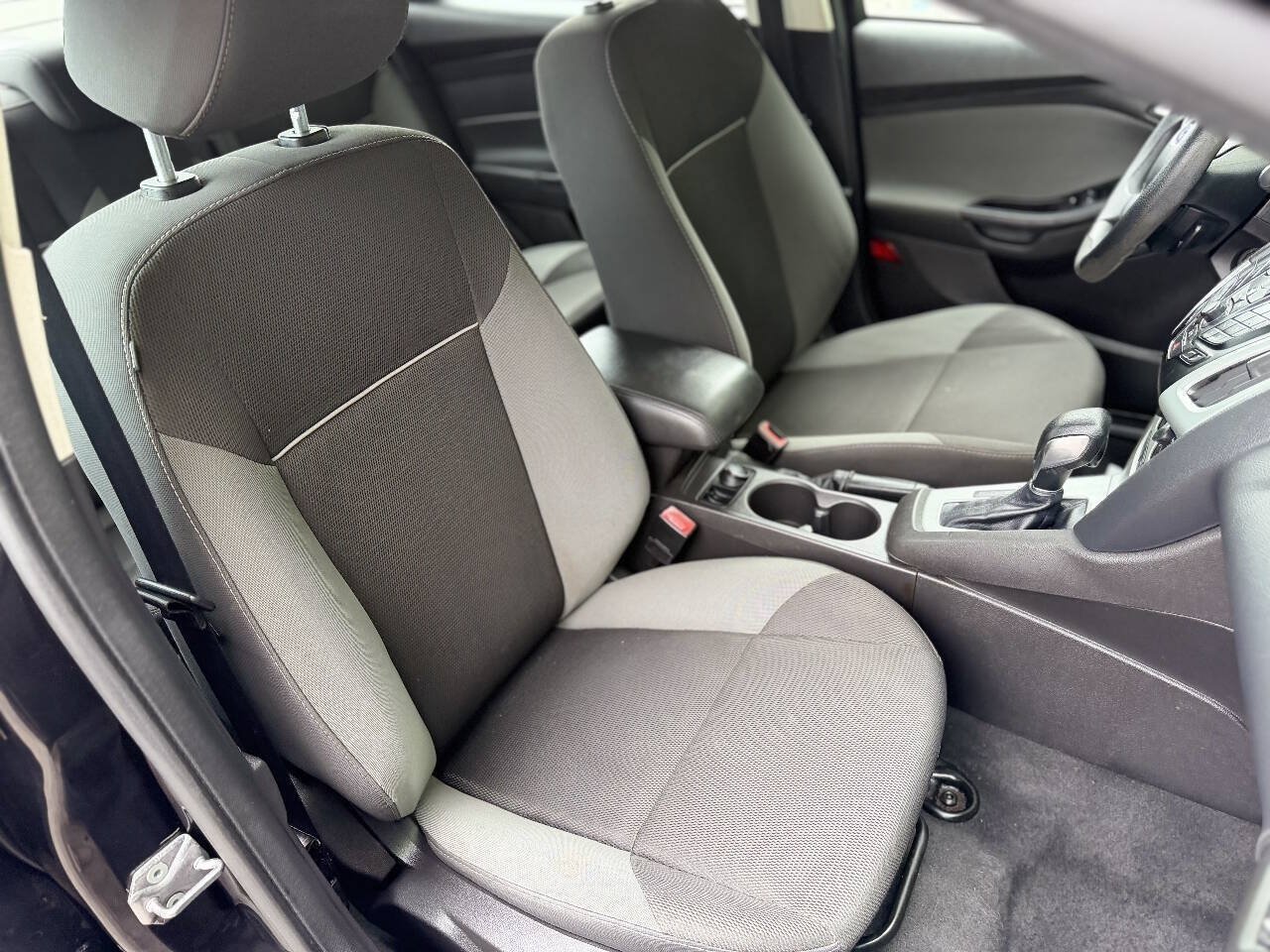 Used 2013 Ford Focus SE FWD image 12
