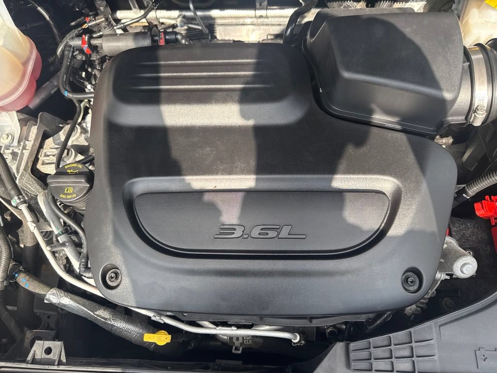 Used 2025 Chrysler Pacifica Limited FWD image 58
