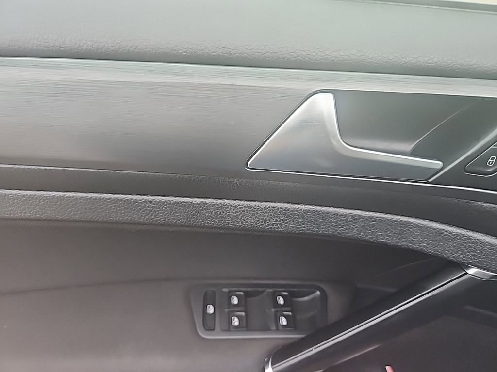 Used 2018 Volkswagen Golf SE image 13