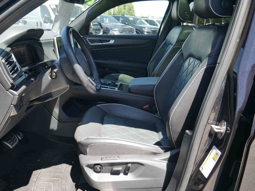 Used 2024 Volkswagen Atlas Cross Sport SEL Premium R-Line AWD/4WD image 16