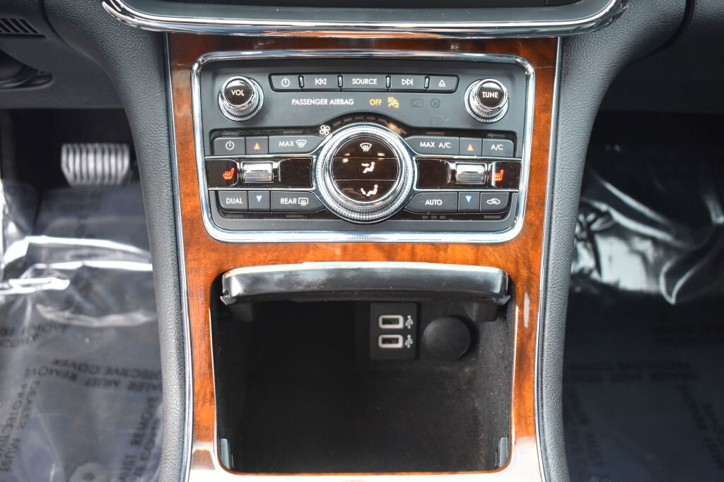 Used 2017 Lincoln Continental Premiere image 23