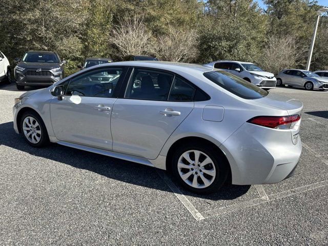 Used 2023 Toyota Corolla LE image 4